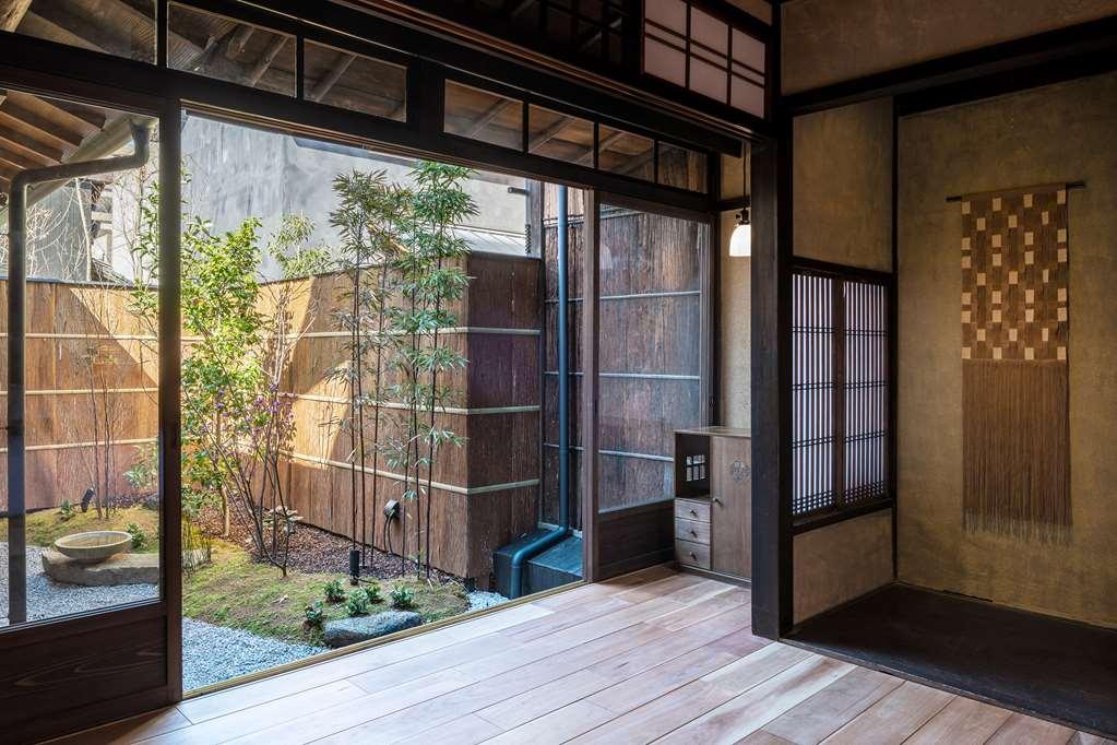 Nazuna Kyoto Gosho Стая снимка