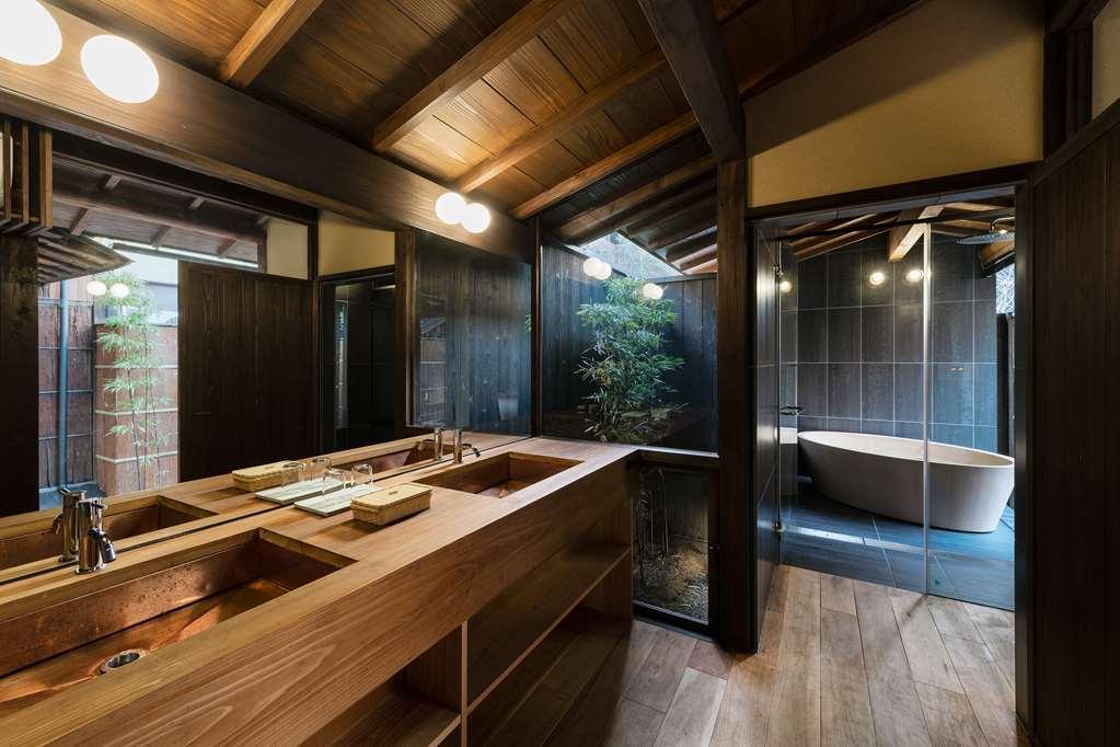 Nazuna Kyoto Gosho Стая снимка