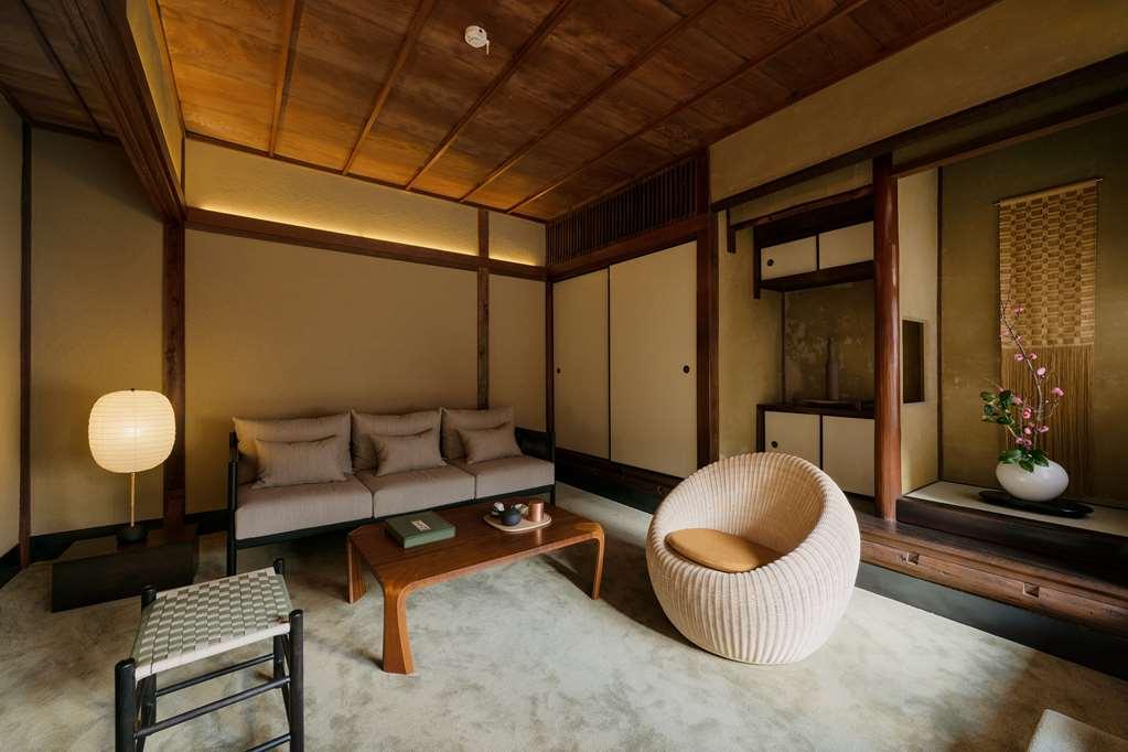 Nazuna Kyoto Gosho Стая снимка